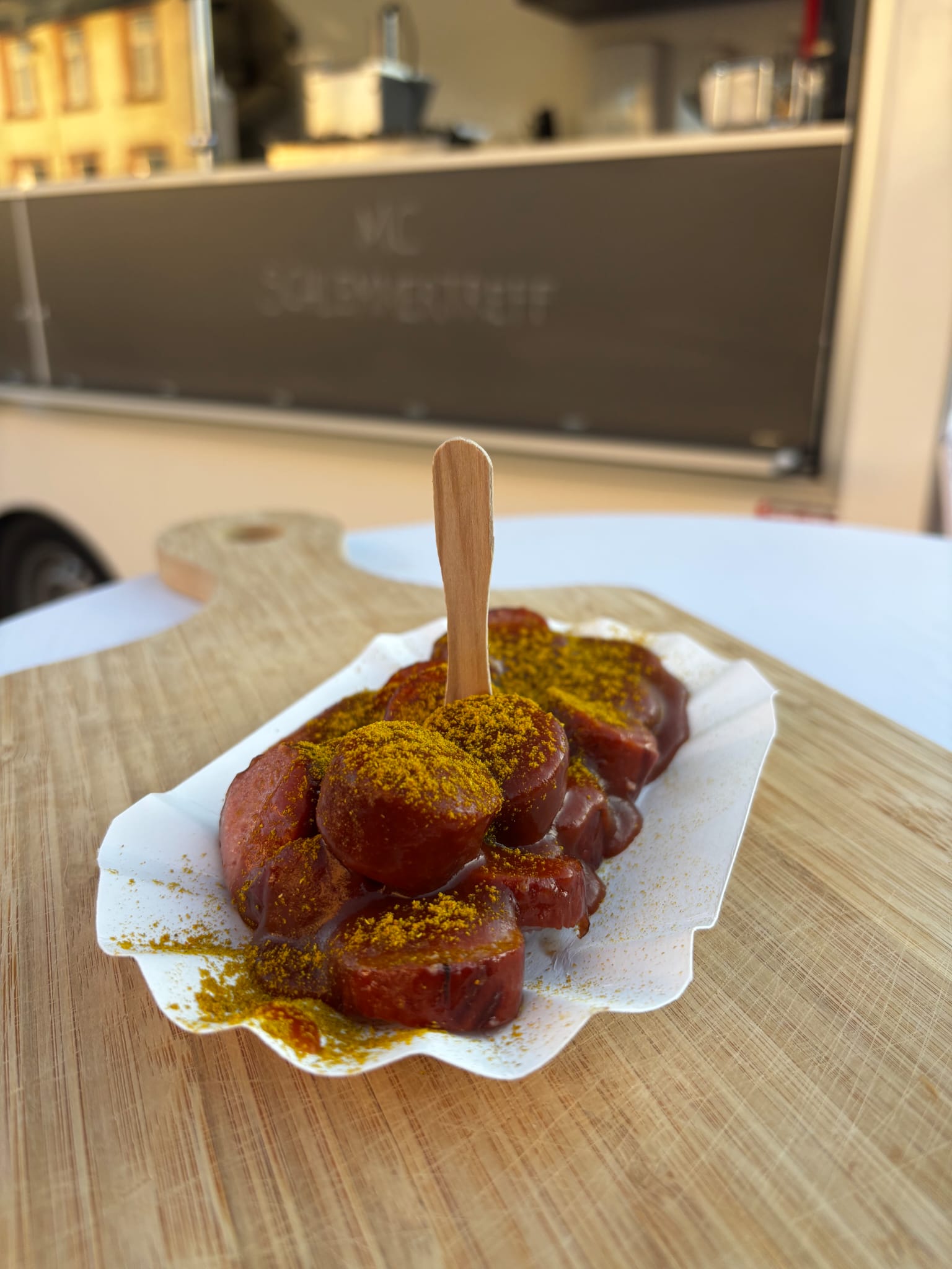 Currywurst mit Curry-Sauce